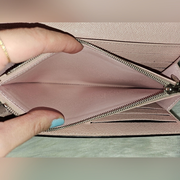 ❌SOLD❌ 🩷LV Twist🩷 - Picture 12 of 16